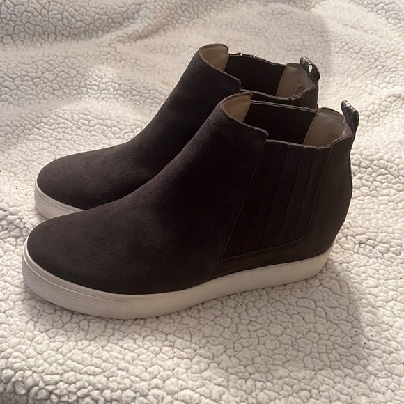 Dolce Vita gray suede hidden wedge sneaker size 9.5 - Picture 3 of 7